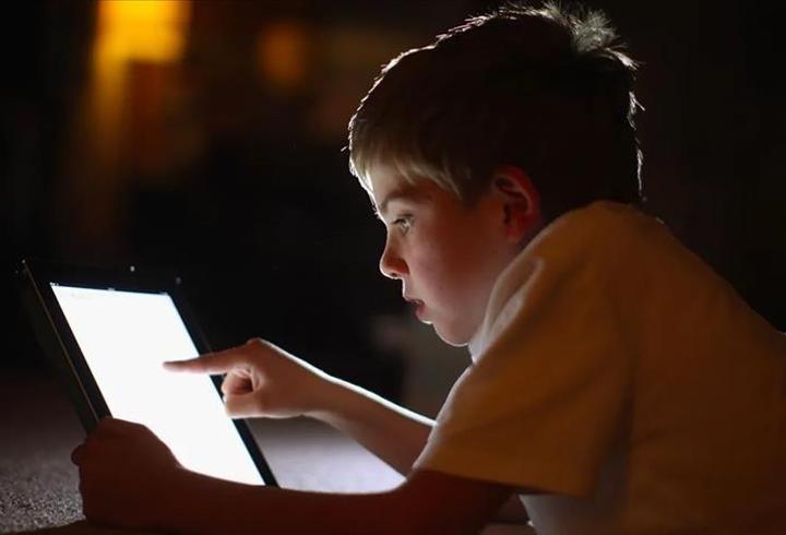 Tehlike büyüyor: Her 10 çocuktan 6’sı tanımadığı kişilerle konuşuyor