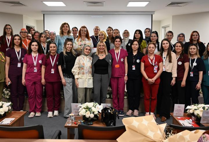 Ebeler Günü Sempozyumu