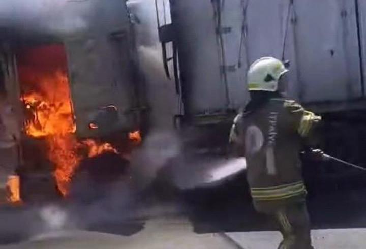 Seyir halindeyken alev alan TIR yandı