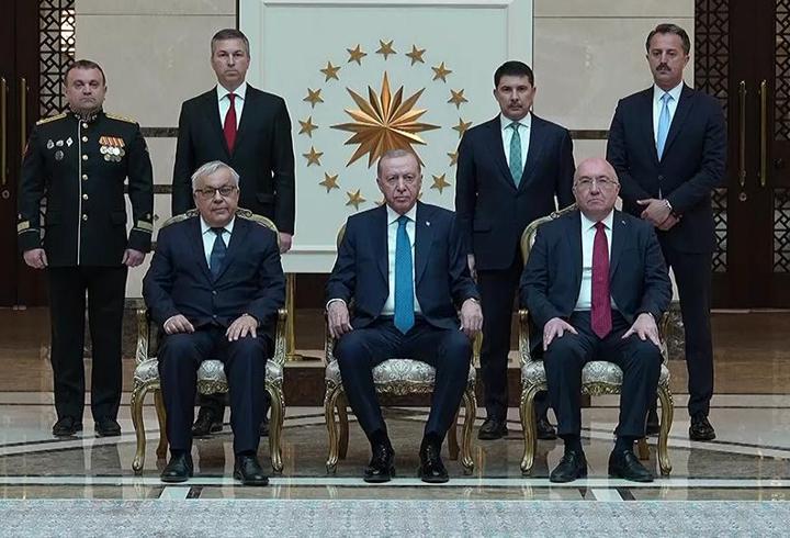 Türkiye'ye atanan 5 yeni büyükelçi, Cumhurbaşkanı Erdoğan'a güven mektuplarını sundu