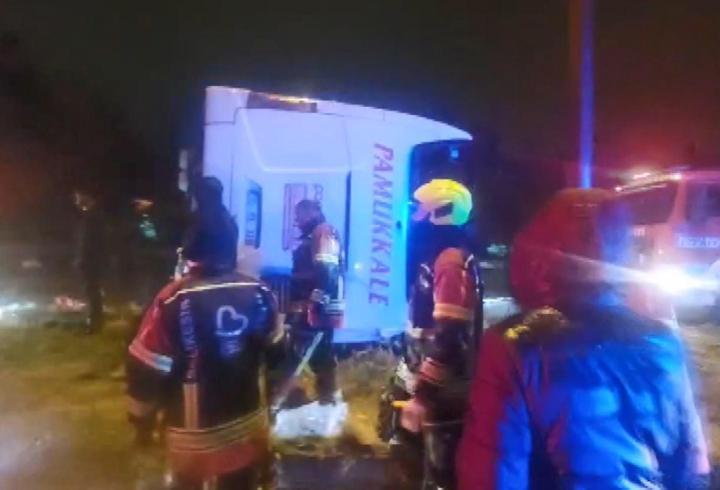 Balıkesir'de yolcu otobüsü devrildi; 3 ölü, 31 yaralı