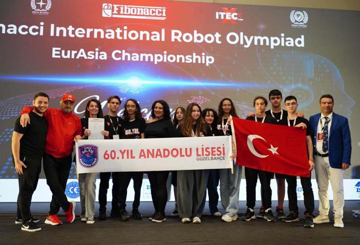 Akran eğitimiyle kurulan lise robotik takımı, Dünya Şampiyonası'nda