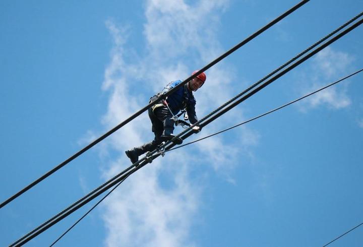 Türkiye'nin en büyük teleferiğinde zorlu çalışma