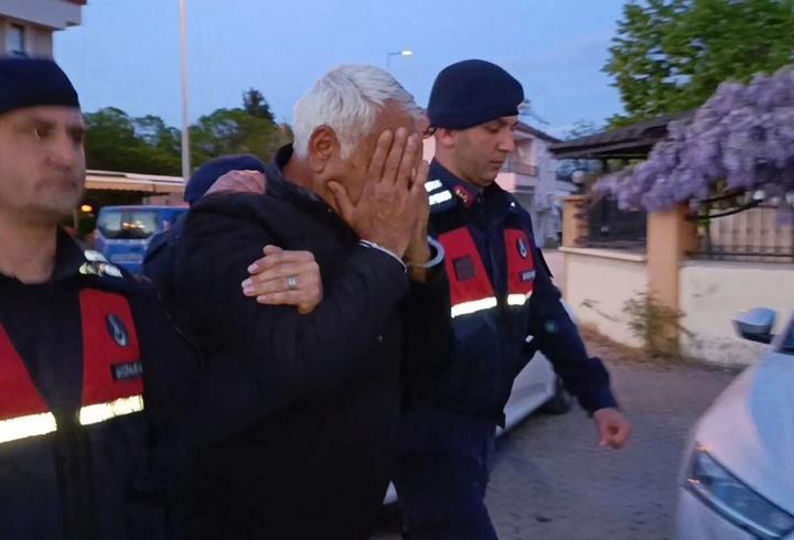 Kamera kayıtları ele verdi: Öğrencileri taciz eden bakkal yakalandı!