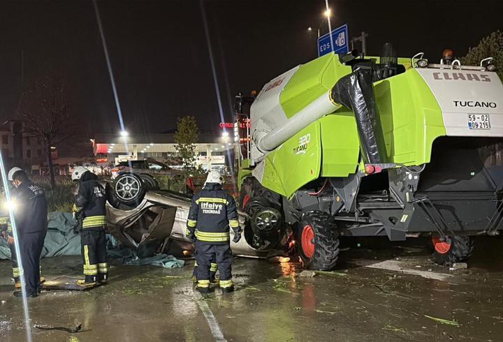 Taklalar atan otomobilin biçerdövere çarptığı kaza kamerada; 1 yaralı