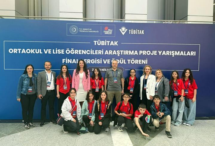 İzmirli öğrencilerden Türkiye finallerinde başarı