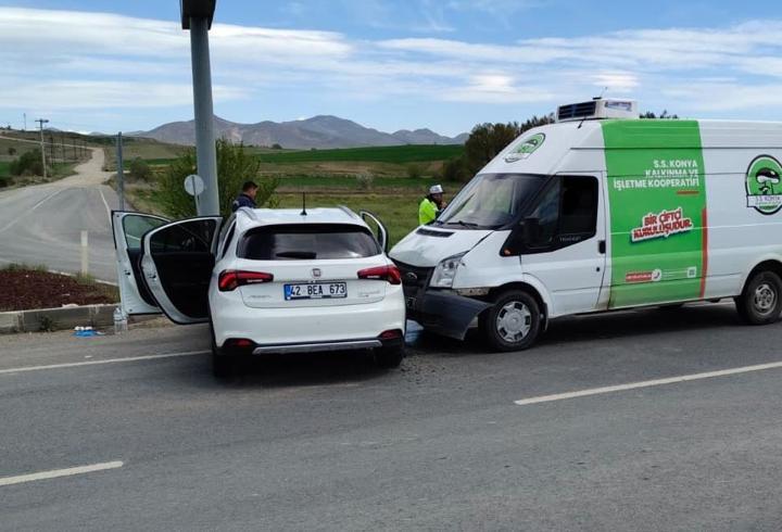 Konya’da minibüsle otomobil çarpıştı: 4 yaralı
