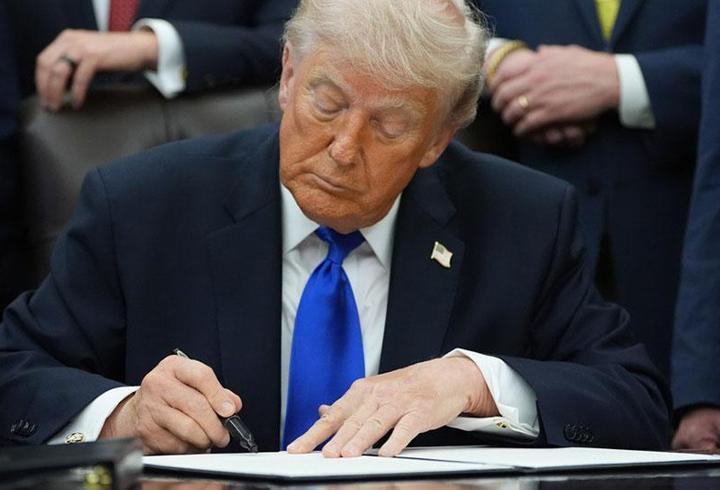 Son dakika... Trump, AB'ye gümrük vergisini yüzde 25'e çıkardı