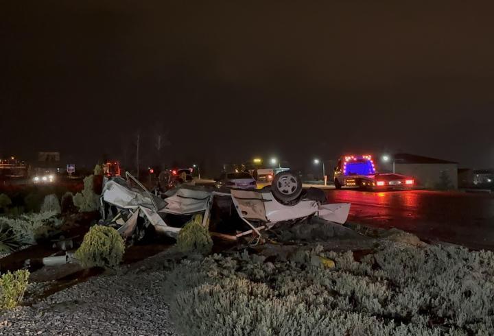 Niğde'de iki otomobil çarpıştı: 2'si ağır 4 yaralı