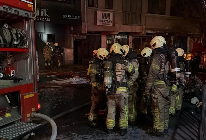 Bayrampaşa’da 5 katlı iş yerinde yangın