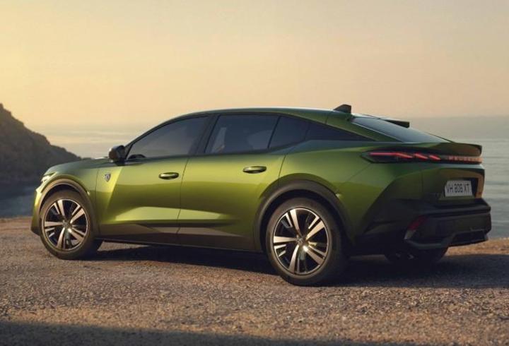 YENİ PEUGEOT 408 HİBRİT MOTORUYLA SATIŞA ÇIKTI