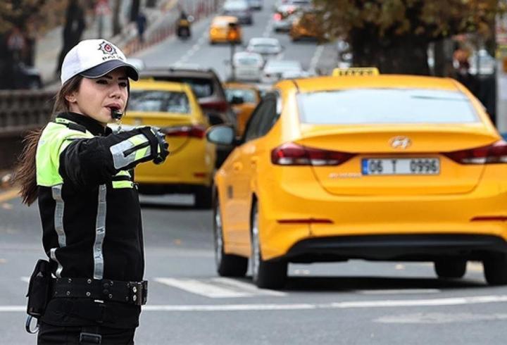 Cumhurbaşkanı Yardımcısı Cevdet Yılmaz, "Terörsüz Türkiye, terörsüz bölge diyoruz. Bir taraftan da etrafımız ateş çemberi. Türkiye çok şükür bu ateş çemberi içinde adeta bir istikrar adası, güvenli bir liman konumunda." dedi.1