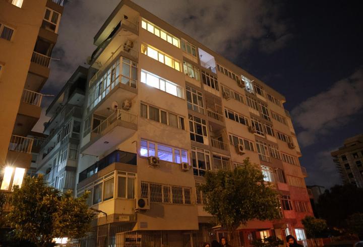 İzmir'de 73 yaşındaki baba, oğlunu bıçaklayarak öldürdü