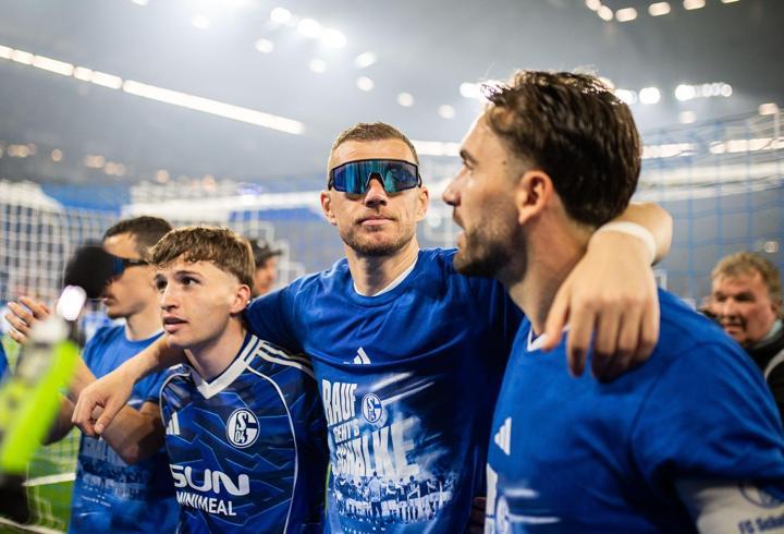 Kenan Karaman ve Edin Dzeko'lu Schalke 04, yeniden Bundesliga'da