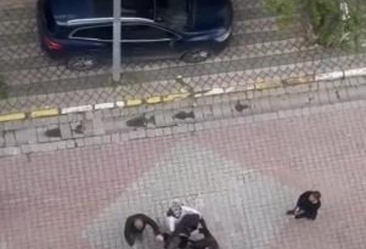 Sultangazi'de 2 grup arasındaki kavgaya aileler de dahil oldu; polis biber gazıyla müdahale etti