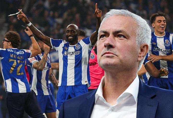 Benfica Teknik Direktörü Jose Mourinho, rakibi Porto'yu kutladı