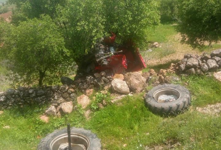 Kontrolden çıkan traktör uçuruma yuvarlandı; sürücü atlayarak kurtuldu