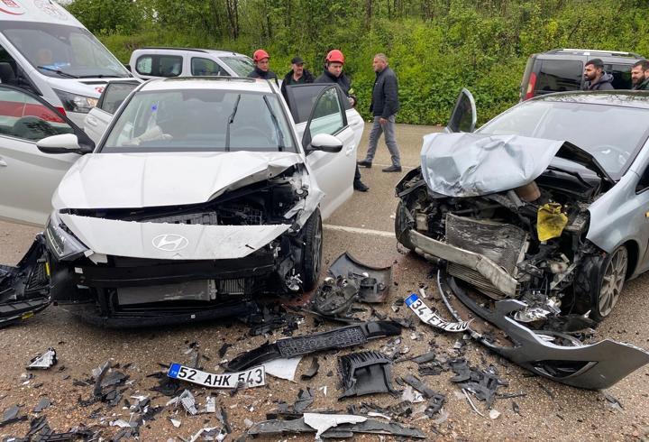 Ordu'da otomobiller çarpıştı: 3 yaralı