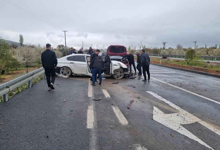 Konya'da 2 otomobil çarpıştı: 4 yaralı