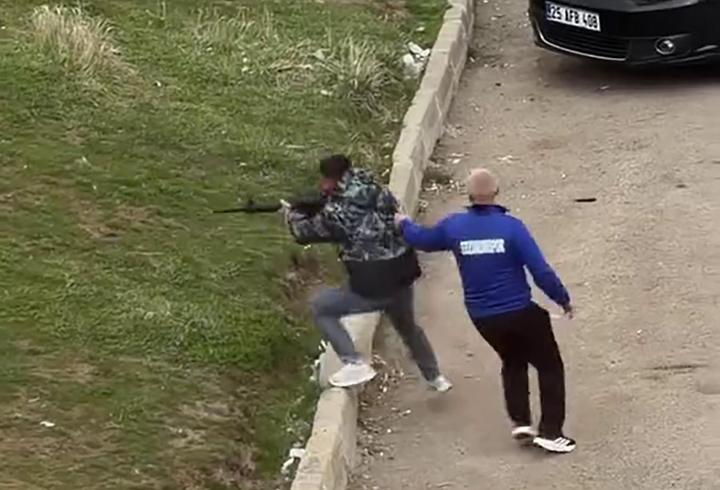 Sosyal medya hesabı açan eşine kızdı, kayınpederinin evine ateş etti