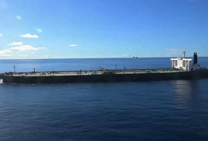 "Huge" adlı dev İran tankeri ABD ablukasını kırdı