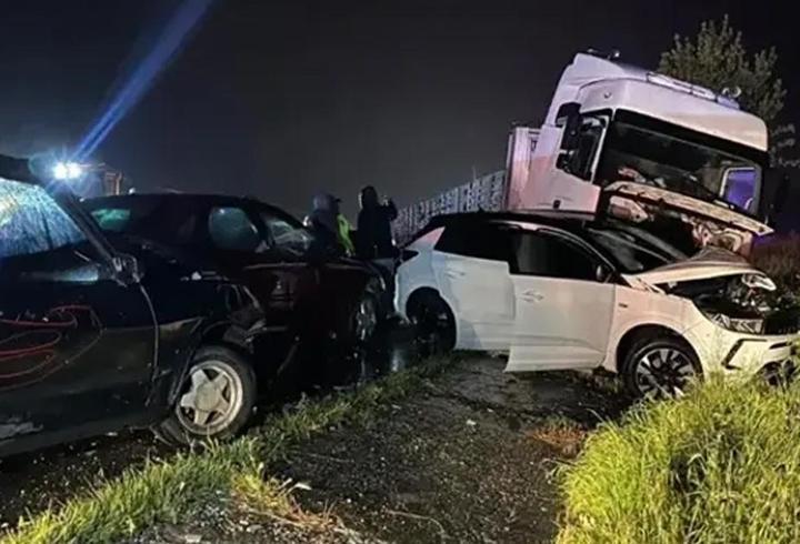 Uşak’ta 7 aracın karıştığı zincirleme kaza: 4 ölü 17 yaralı