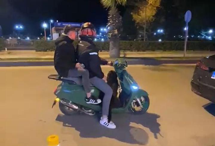 Sokak köpeği motosiklete binmek istedi; o anlar kamerada