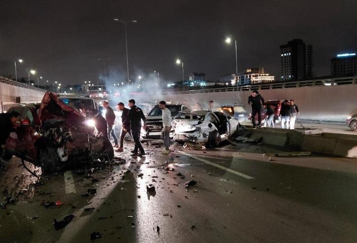 Ankara'da 4 aracın karıştığı zincirleme kazada 8 kişi yaralandı