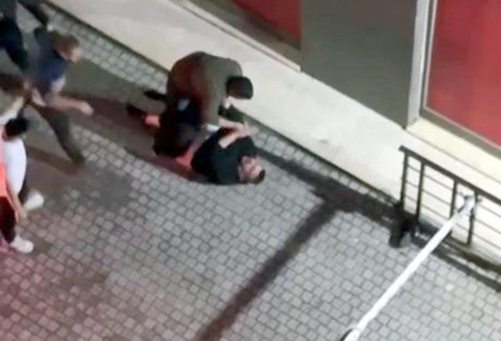 Avcılar'da site önünde 'park' kavgası: güvenlik görevlisine tekme tokat saldırdılar