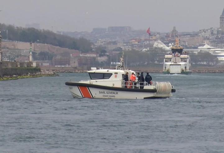 Kadıköy'de vapura binen Azerbaycanlı kadın kayboldu; çantası bulundu denizde aranıyor