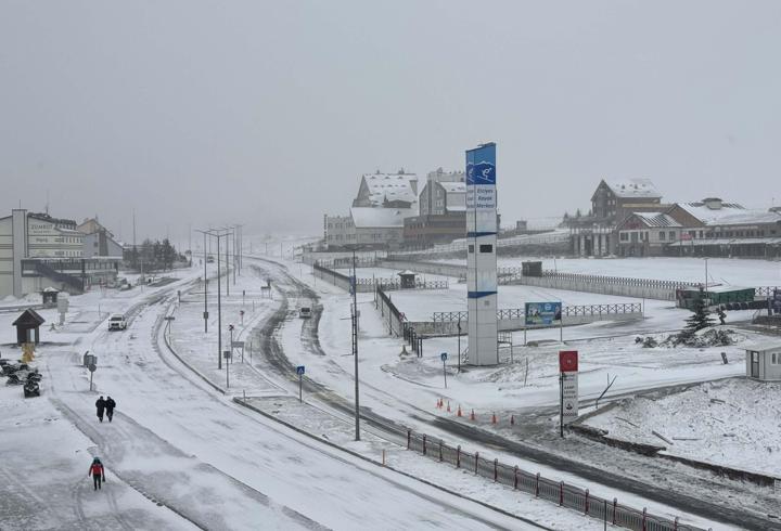Erciyes'e mayıs ayında kar yağdı