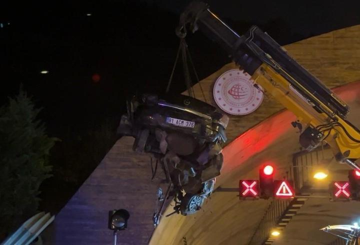Otomobil tünel girişindeki duvara çarptı; 1 ölü
