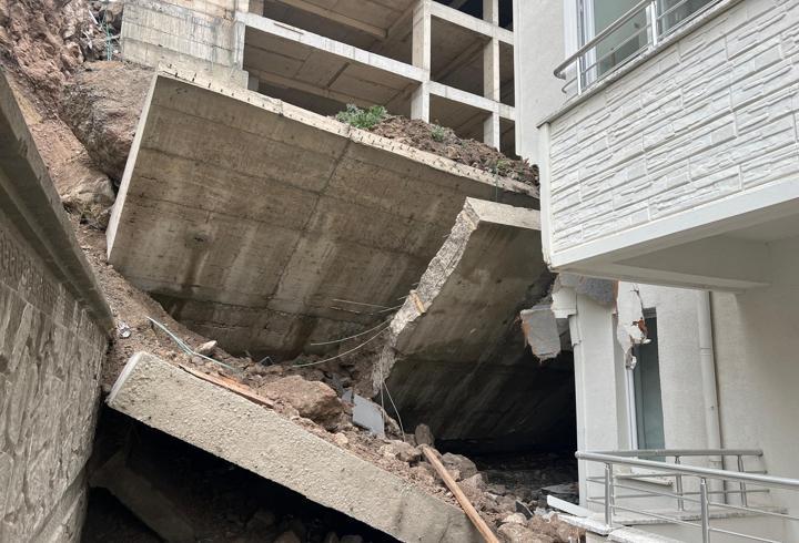İstinat duvarı çöktü; 4 katlı binanın 8 dairesi tahliye edildi