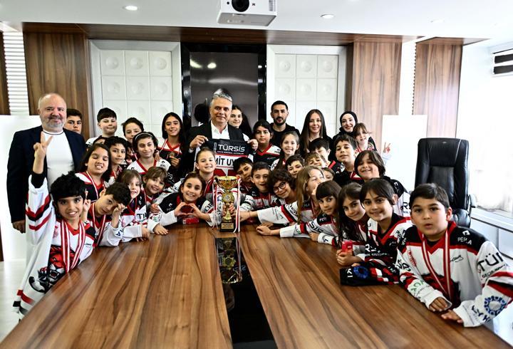 Sporculardan Başkan Uysal'a ziyaret