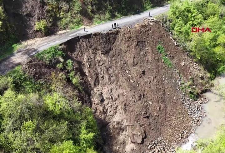 Ordu'da yol böyle çöktü!