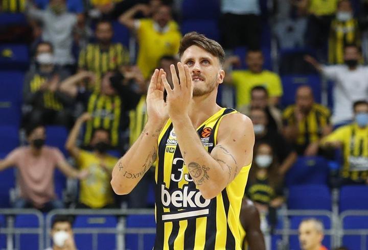 Anadolu Efes ve Fenerbahçe Beko'nun eski yıldızı Polonara, parkelere veda etti