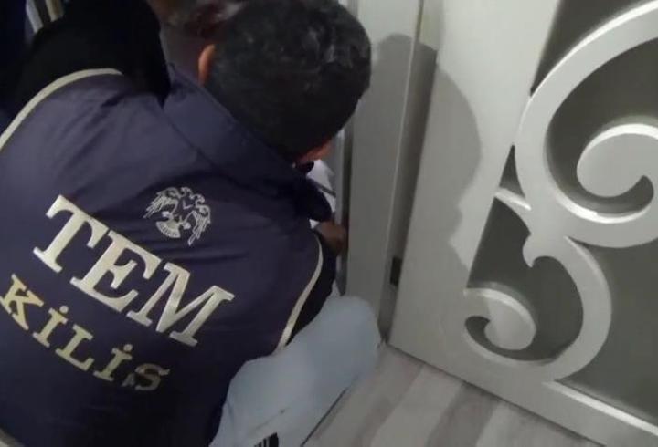 Firari FETÖ hükümlüsü banyodaki gizli bölmede yakalandı