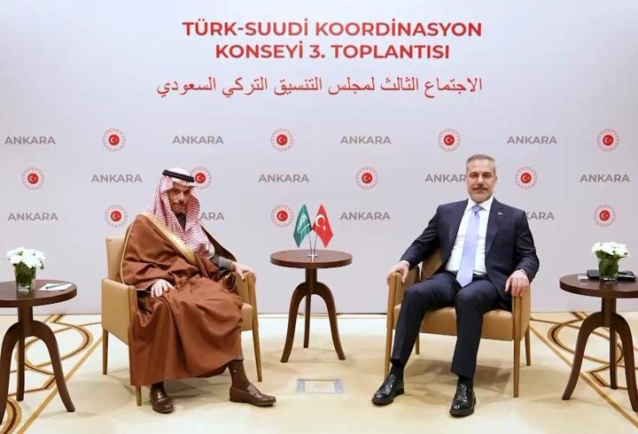 Suudi Arabistan'dan önemli ziyaret: Vize muafiyeti anlaşması imzalandı