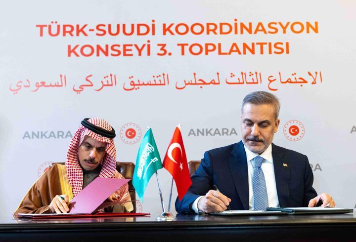 Türkiye ile Suudi Arabistan arasında 'vize muafiyeti' anlaşması imzalandı! Muaf olacak pasaportlar belli oldu...
