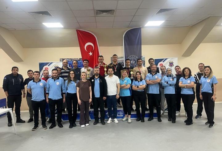 Bursa’da ceza infaz personeli, masa tenisi turnuvasında bir araya geldi