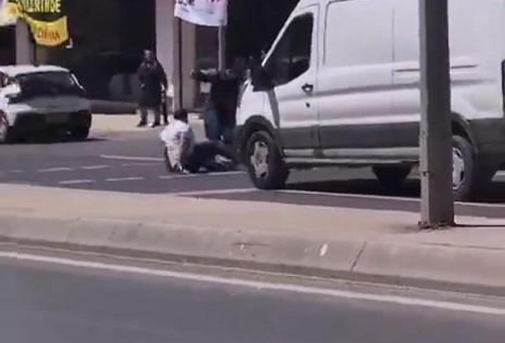 Ataşehir'de tekmeli yumruklu yol verme kavgası kamerada