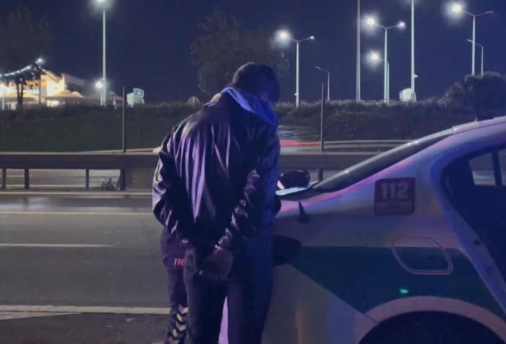 Ataşehir’de çalıntı motosikletle polisten kaçan 2 şüpheli, takiple yakalandı; sürücüye 550 bin lira ceza