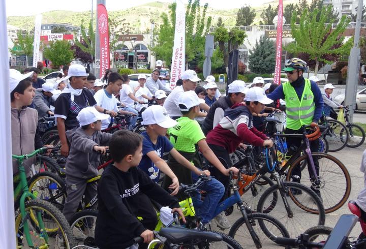 Gercüş’te bahar şenliği düzenlendi