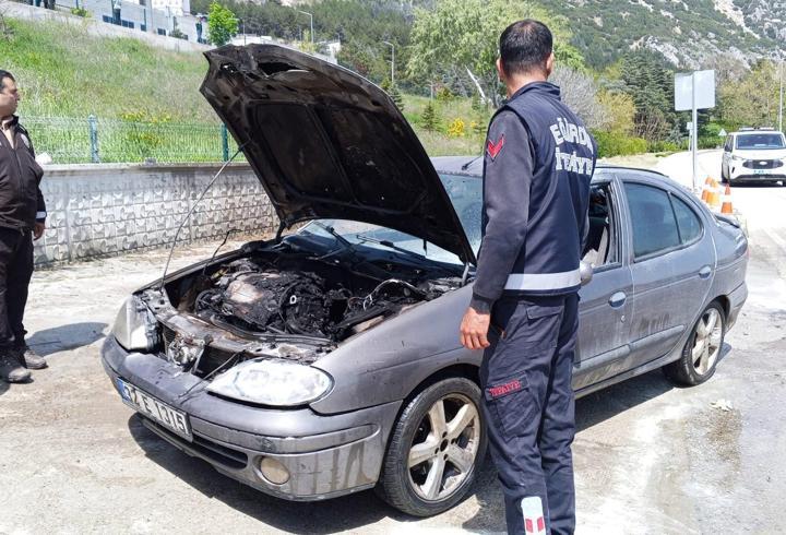 Otomobil yangında kullanılamaz hale geldi