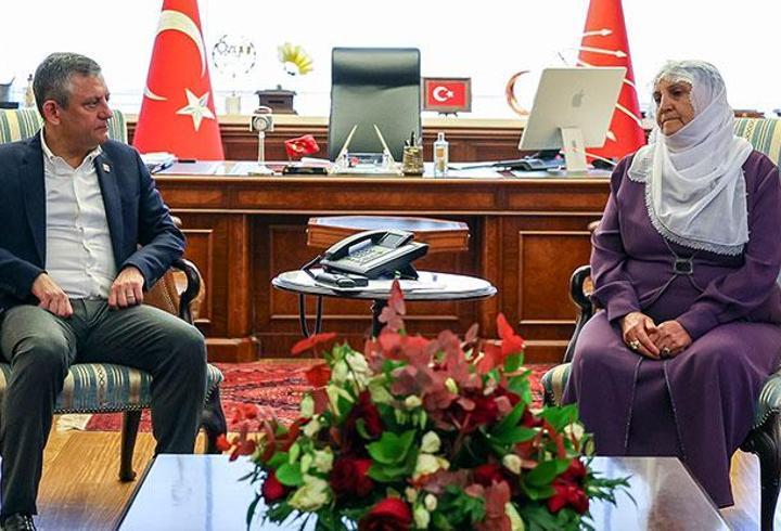 Özgür Özel, 'Barış Anneleri'ni kabul etti