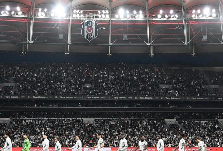 Beşiktaş taraftarından takıma protesto