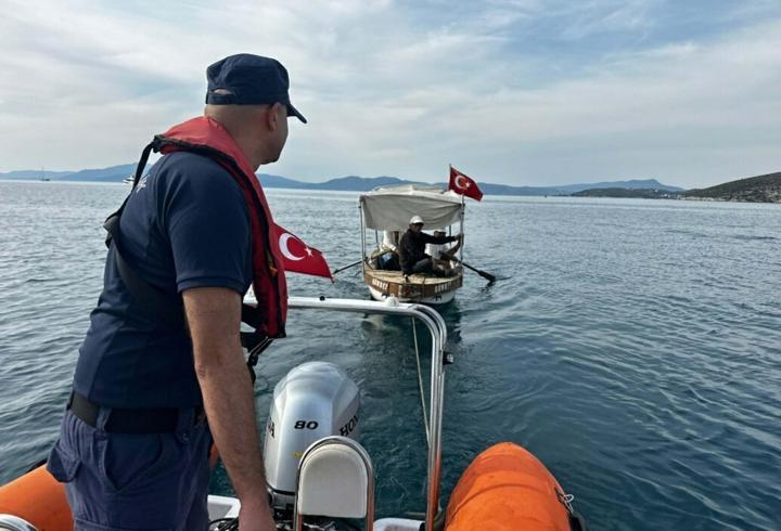Kuşadası açıklarında sürüklenen teknedeki 3 kişi kurtarıldı