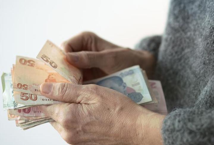 KADEMELİ EMEKLİLİK TABLOSU | Erken emeklilik EYT Meclis'e geldi mi? Kadın ve erkek erken emeklilik şartları, prim gün sayısı ve yaşı