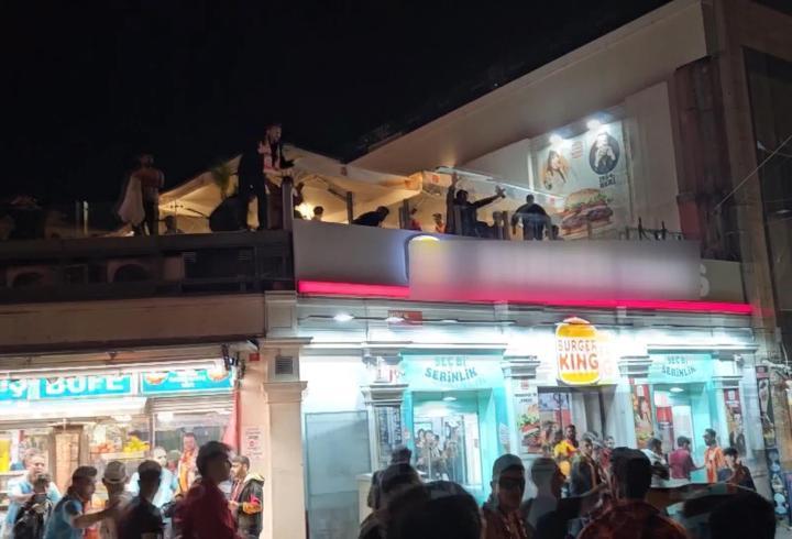 Taksim Meydanı'nda şampiyonluk kutlamasında kavga: 1 yaralı