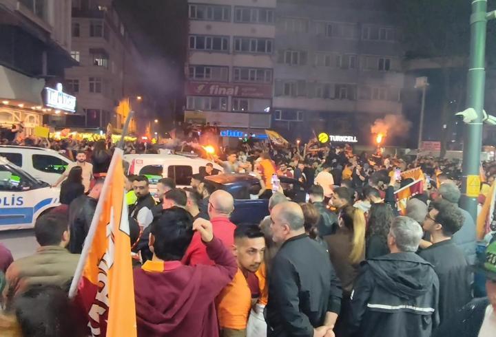 Küçükçekmece'de şampiyonluk coşkuyla kutlandı